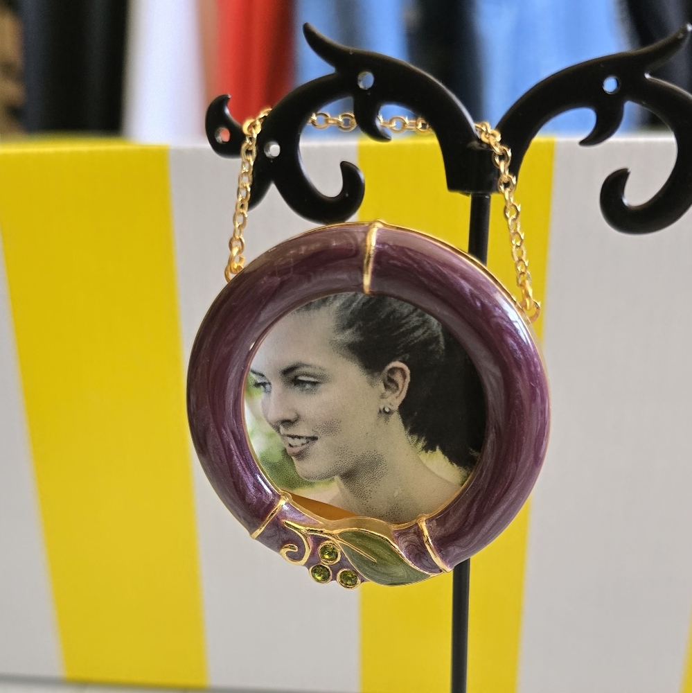 Engraved Gold Pendant Necklace